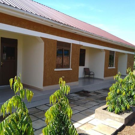 Kalalo Cottage Inn Pakwach Exterior photo